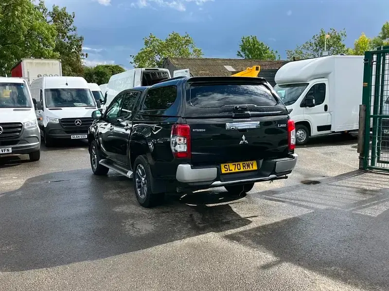 Used Mitsubishi L200 150 HP (110 kW) 2020 Black Pickup