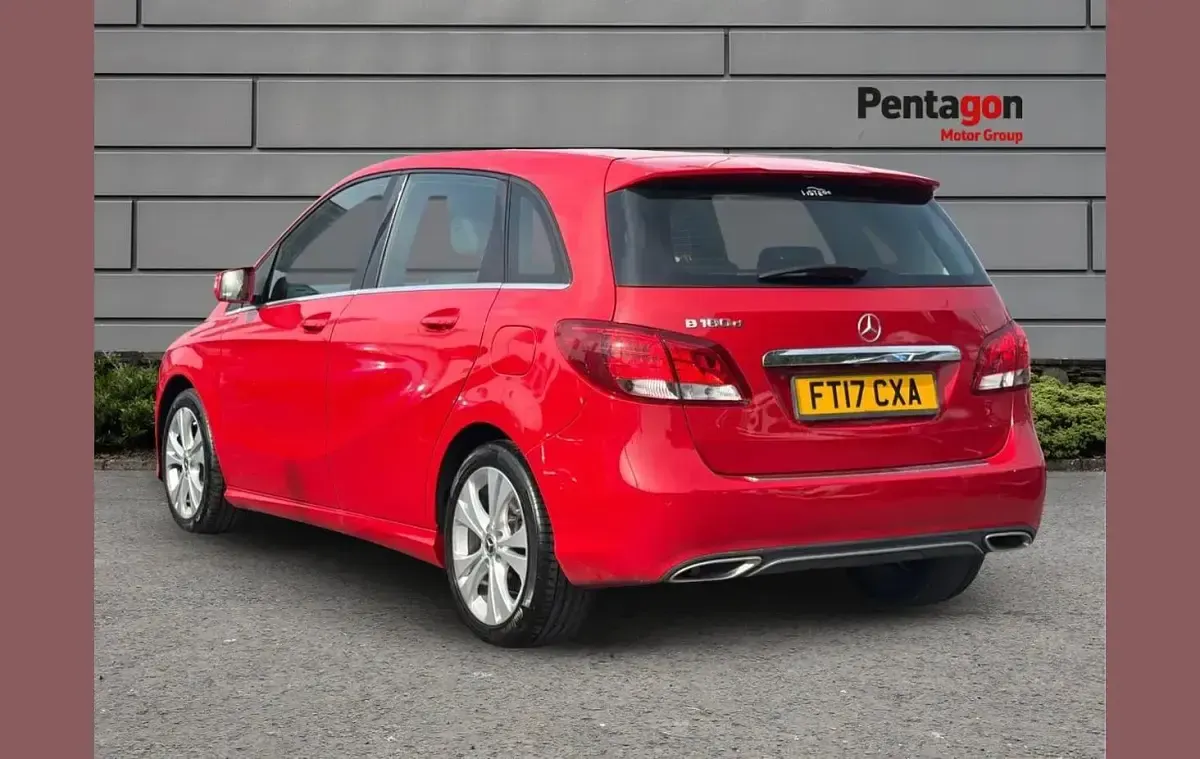 Used Mercedes B180 Executive 107 HP (78 kW) 2017 Red Hatchback