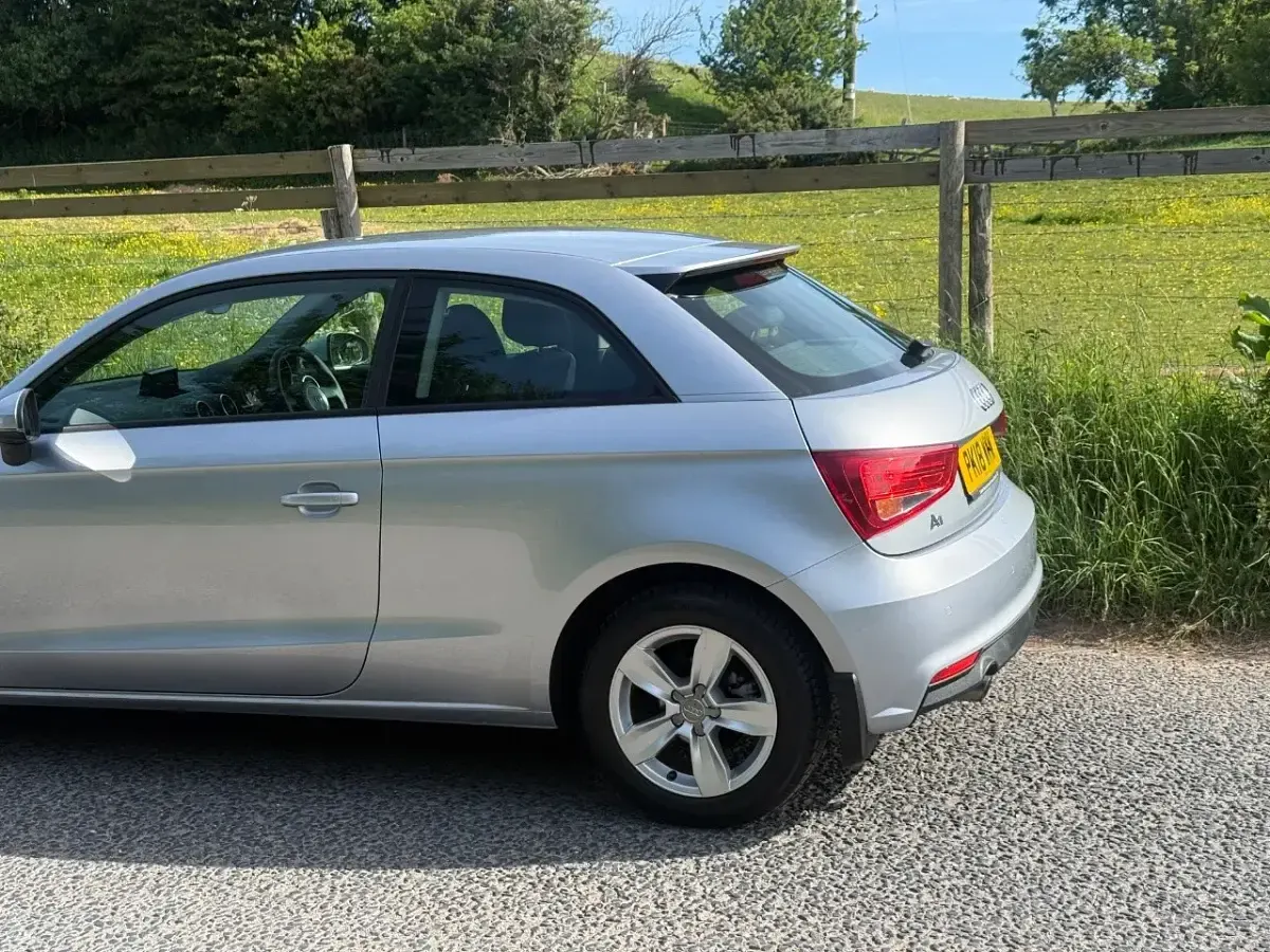 Used Audi A1 Design 95 HP (69 kW) 2018 Silver Hatchback