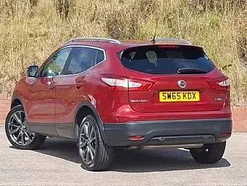 Used Nissan Qashqai Tekna 110 HP (80 kW) 2015 Red SUV