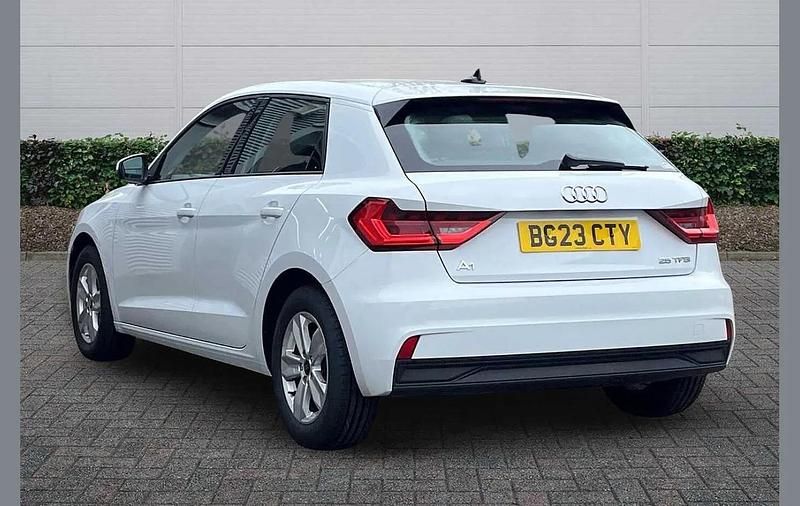 Used Audi A1 Design 94 HP (69 kW) 2023 White SUV