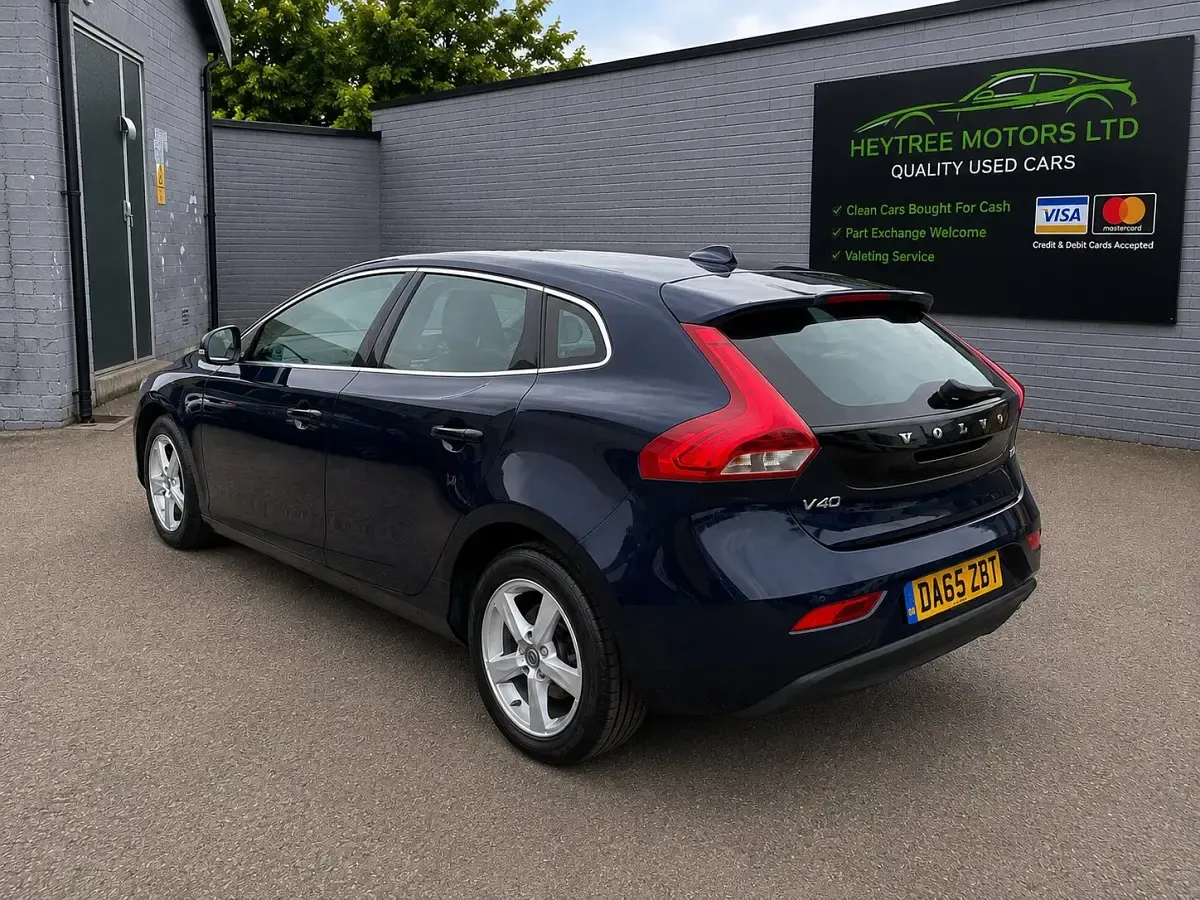 Used Volvo V40 SE 2015 Blue Hatchback
