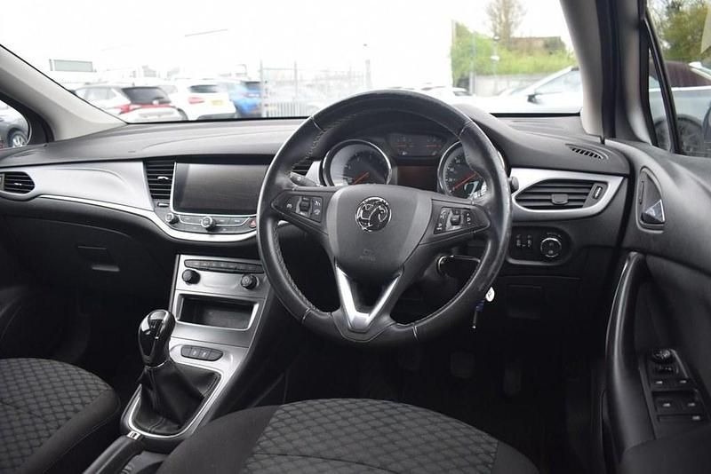 Second-hand Vauxhall Astra Design Edition 110 CP (80 kW) 2018 Albastru Hatchback