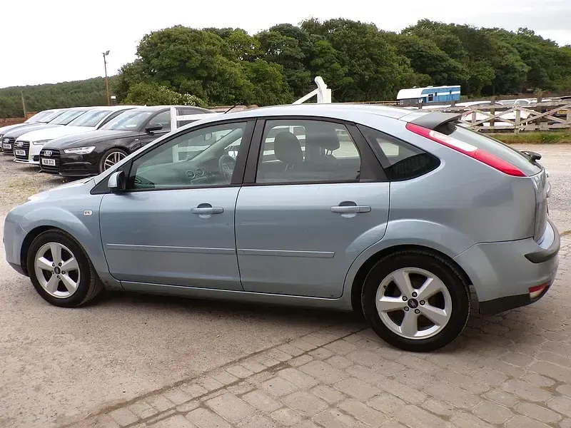 Used Ford Focus Zetec 100 HP (73 kW) 2007 Blue Hatchback