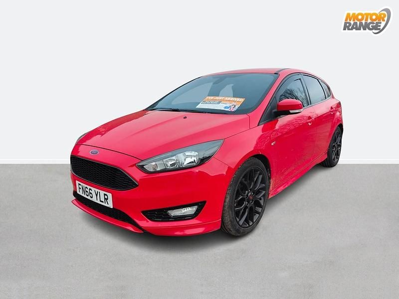 Used Ford Focus ST-Line 150 HP (110 kW) 2016 Red Hatchback
