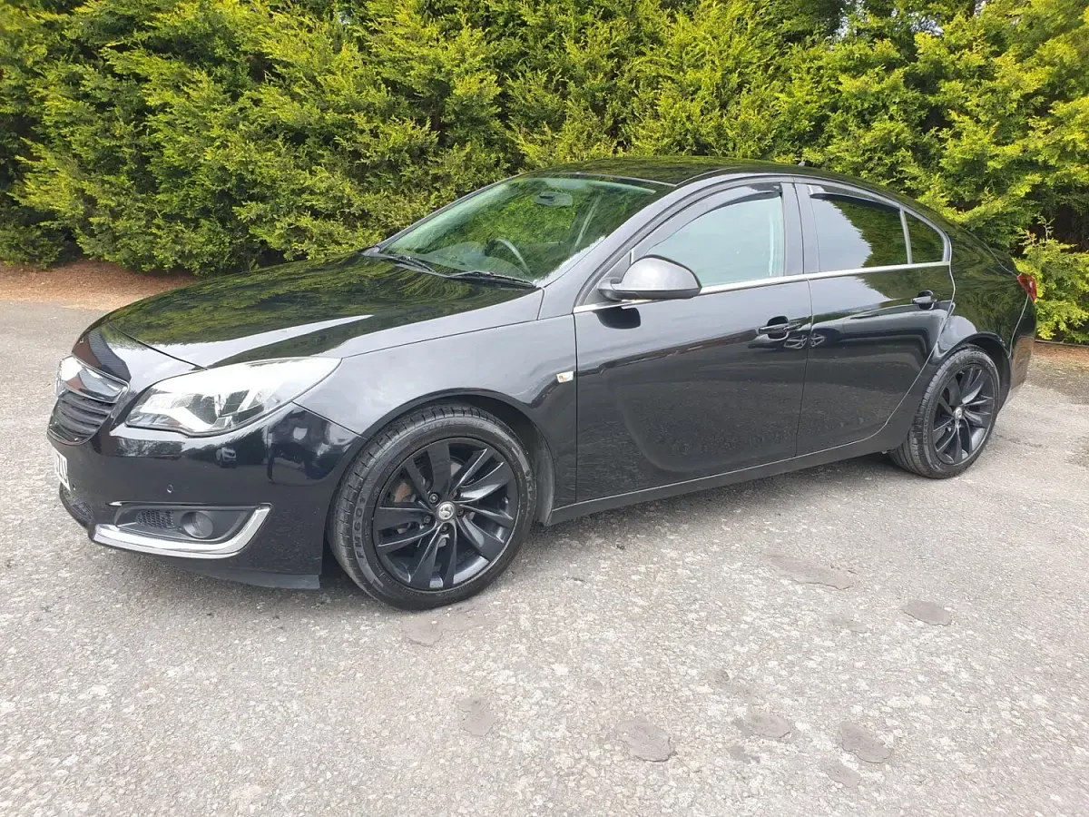 Used Vauxhall Insignia SRi 170 HP (125 kW) 2016 Black Hatchback