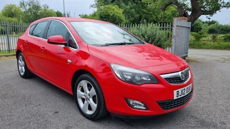 Red Used 2012 Vauxhall Astra SRi Hatchback | £2,595 (Good price) - Image 1/4