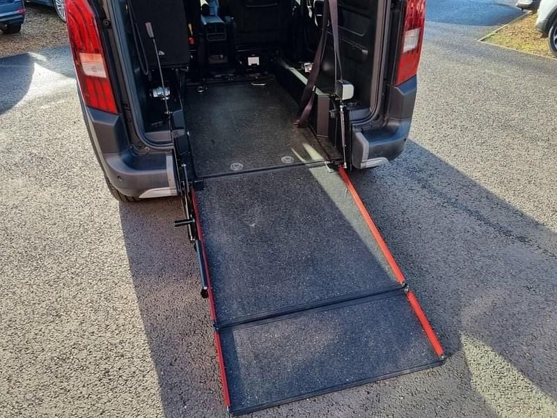 Used Peugeot Rifter Allure 100 HP (73 kW) 2019 Grey MPV