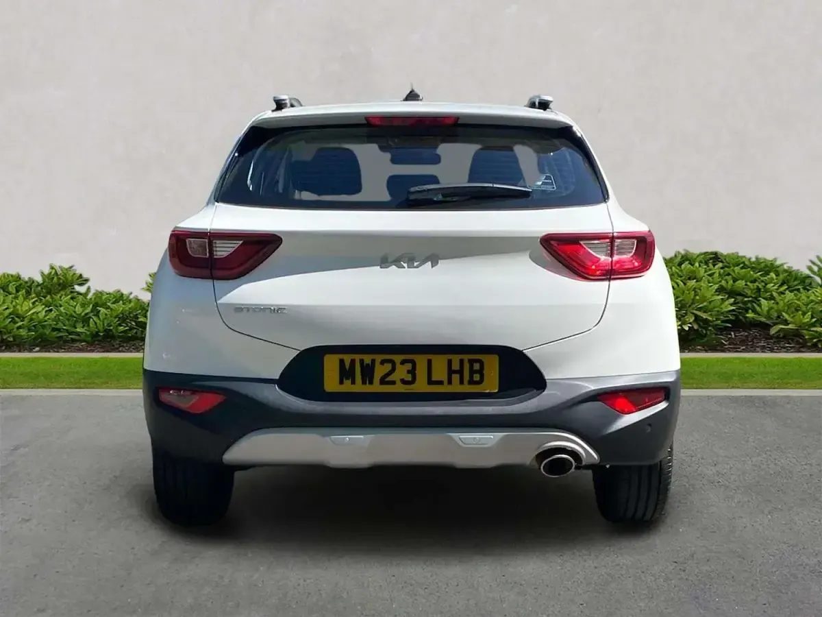 Begagnad Kia Stonic 2023 Vit SUV