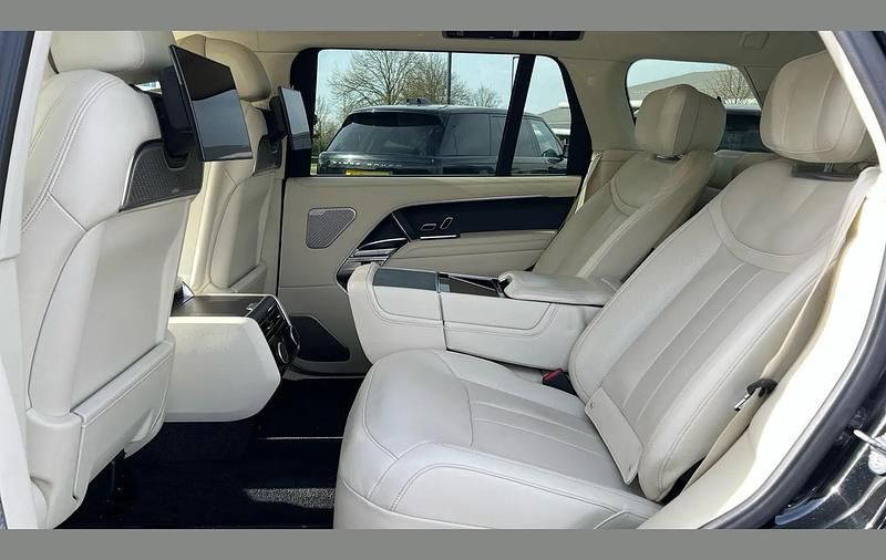 Used Land Rover Range Rover Autobiography 400 HP (294 kW) 2022 Black SUV