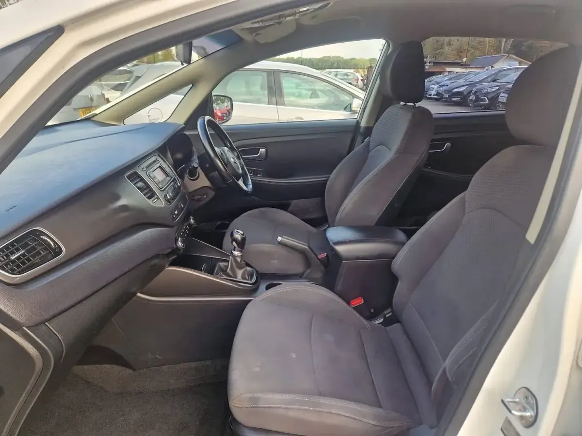 Used Kia Carens 135 HP (99 kW) 2018 White MPV