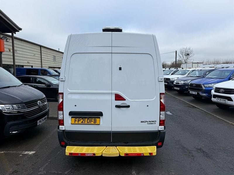 Used Vauxhall Movano 135 HP (99 kW) 2021 White MPV