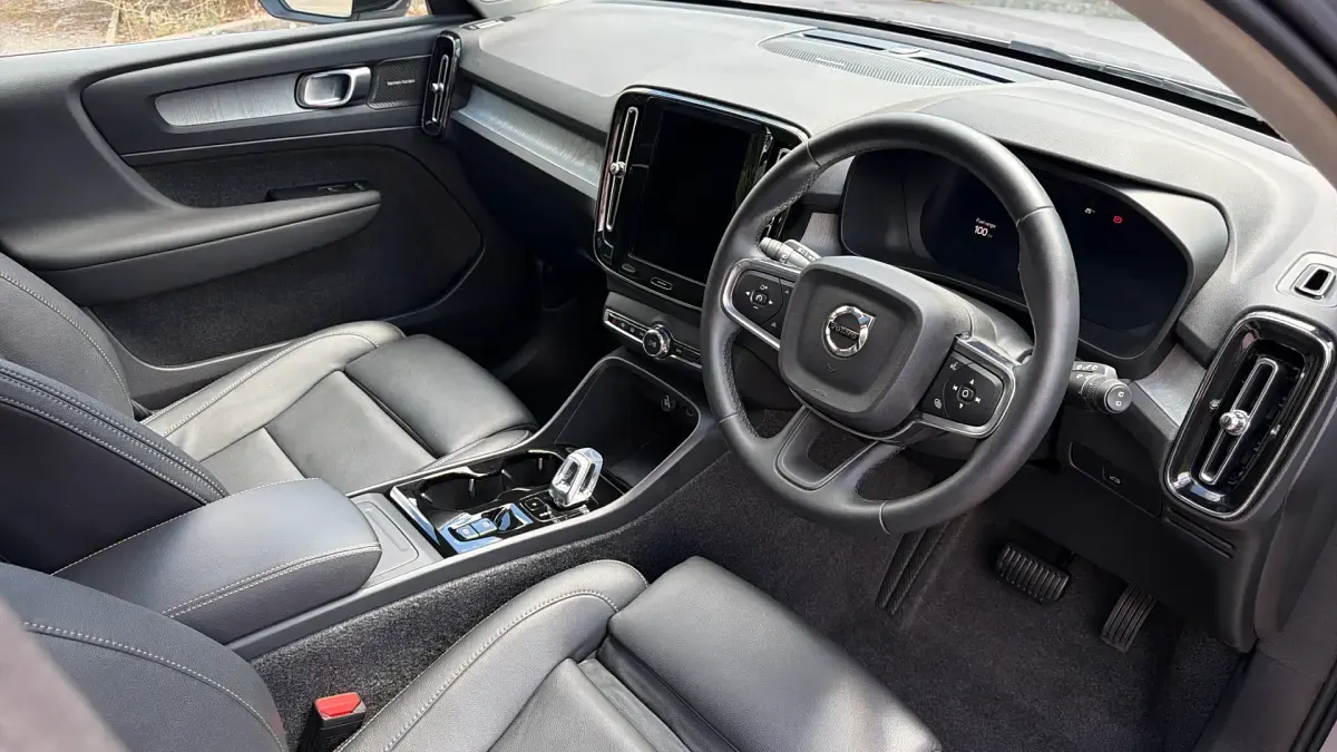 Used Volvo XC40 Ultra 163 HP (119 kW) 2025 Silver SUV