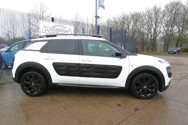 Gebraucht Citroën C4 Cactus Flair 100 PS (73 kW) 2015 Weiß Kleinwagen