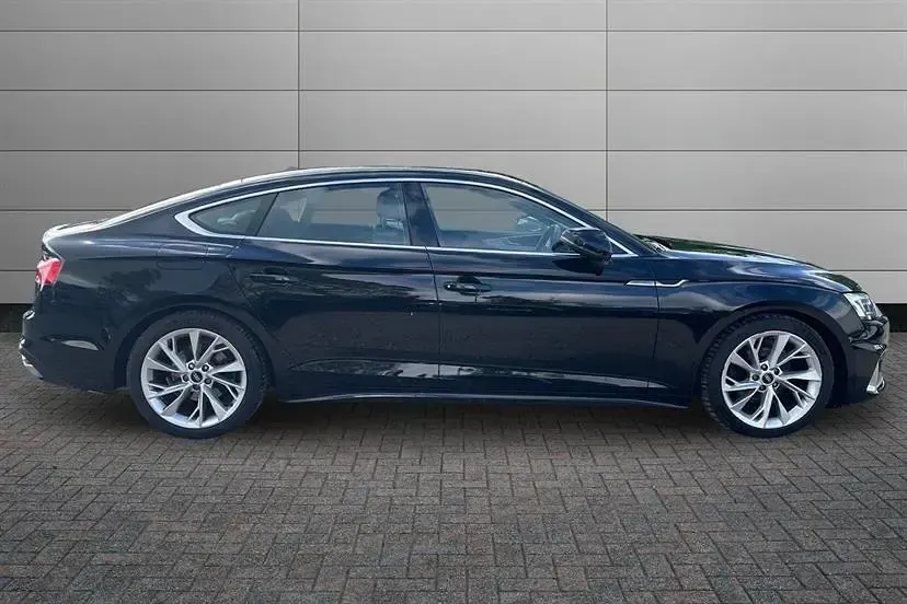 Używany Audi A5 Sport 150 KM (110 kW) 2024 Czarny Hatchback