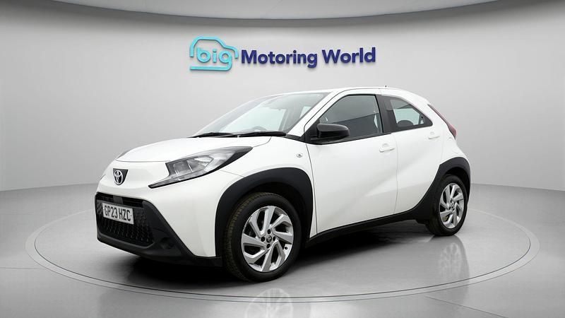 Used Toyota Aygo X PURE 71 HP (52 kW) 2023 White SUV