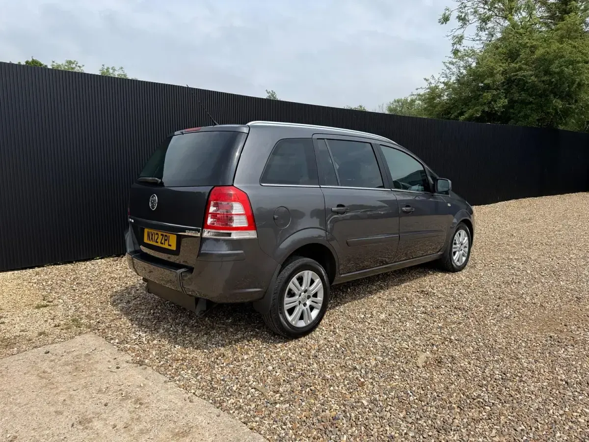 Used Vauxhall Zafira Design Edition 125 HP (91 kW) 2012 Grey MPV