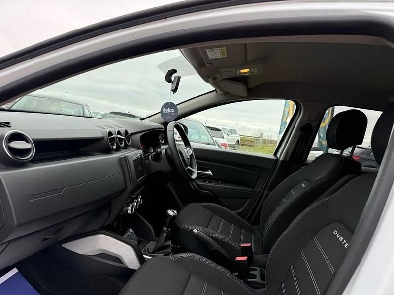 Used Dacia Duster Prestige 100 HP (73 kW) 2021 White Hatchback