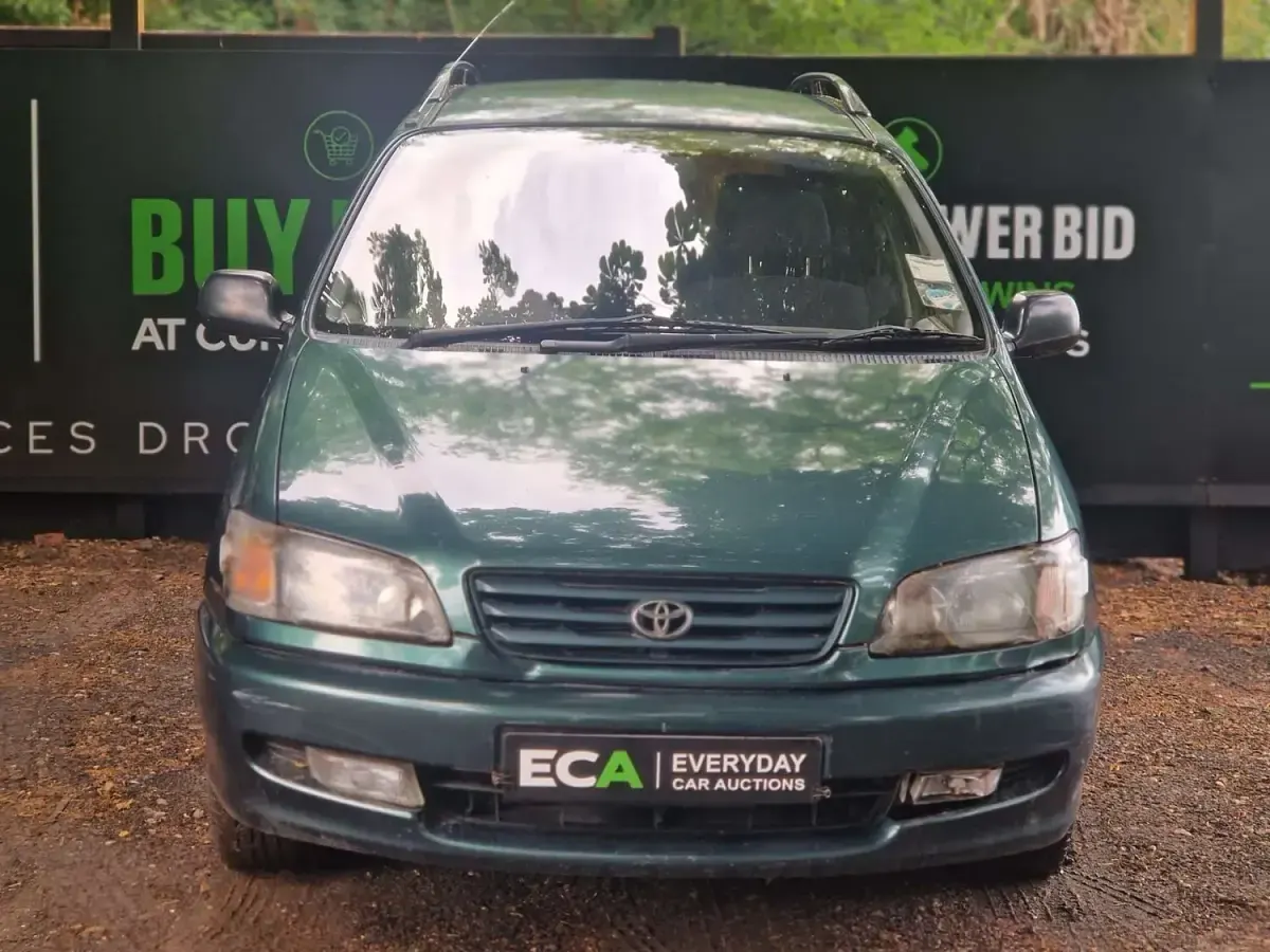 Used Toyota Picnic 128 HP (94 kW) 1999 Green MPV