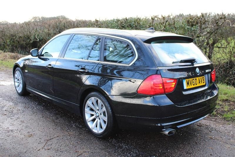 Begagnad BMW 320 Exclusive 2010 Svart Kombi