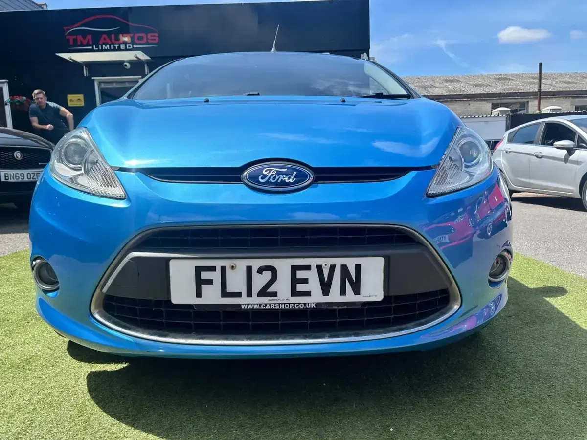 Usado Ford Fiesta Zetec 82 HP (60 kW) 2012 Azul Citadino