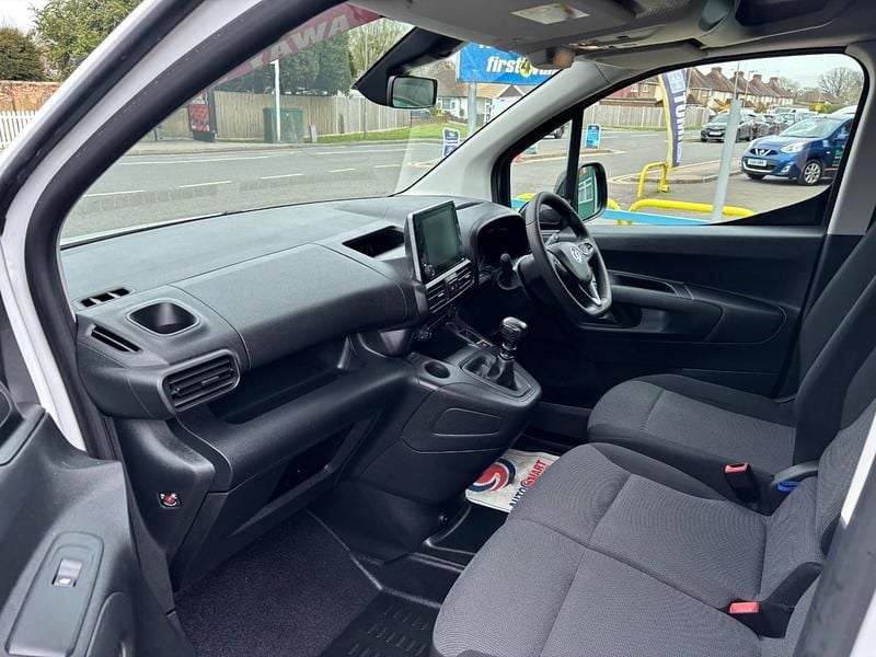 Used Vauxhall Combo 100 HP (73 kW) 2023 White MPV