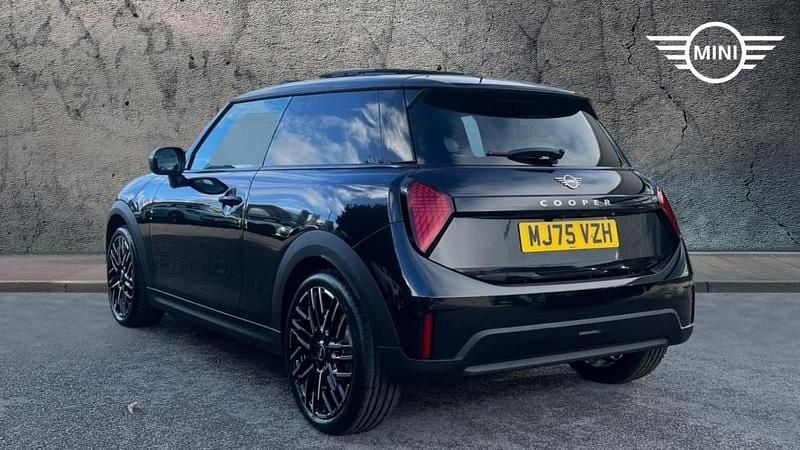 Used Mini Cooper Hatch 113 kW (154 HP) 2025 Black Hatchback