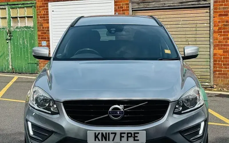 Used Volvo XC60 R-Design 190 HP (139 kW) 2017 SUV
