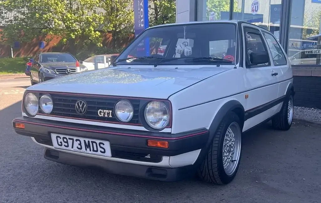 Begagnad VW Golf II 1989 Vit Halvkombi