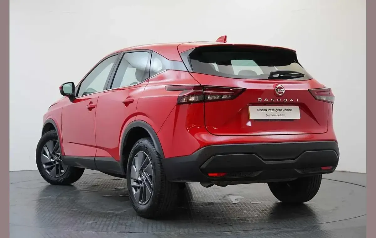 Used Nissan Qashqai Acenta Premium 155 HP (114 kW) 2023 Red SUV