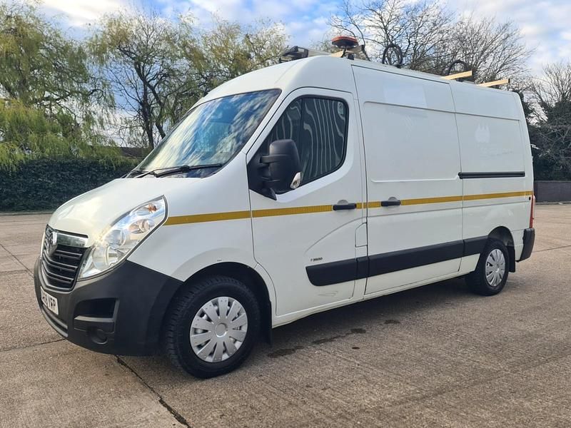 Used Vauxhall Movano 130 HP (95 kW) 2018 White MPV