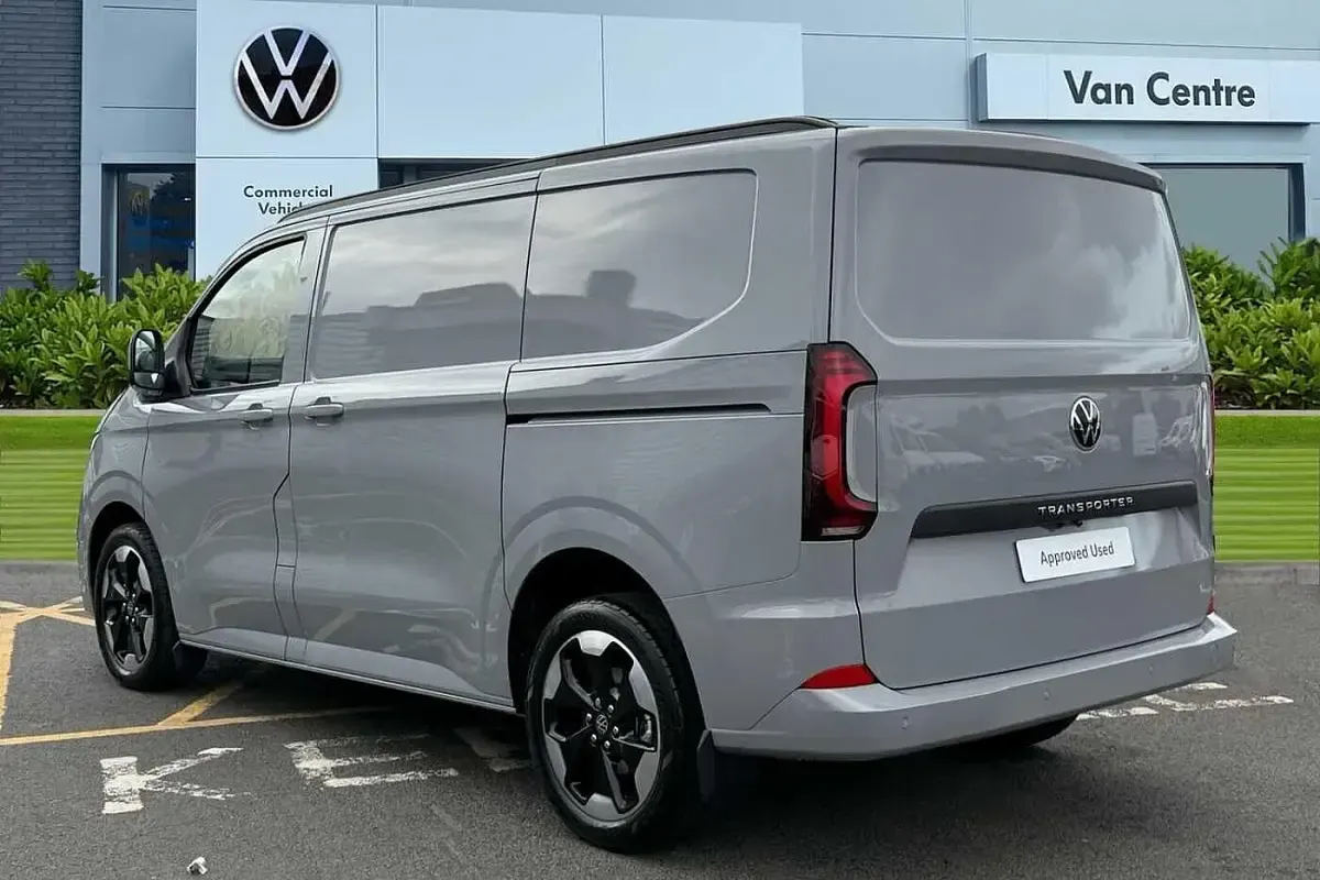 Begagnad VW Transporter Pro 148 HK (108 kW) 2025 Grå Van