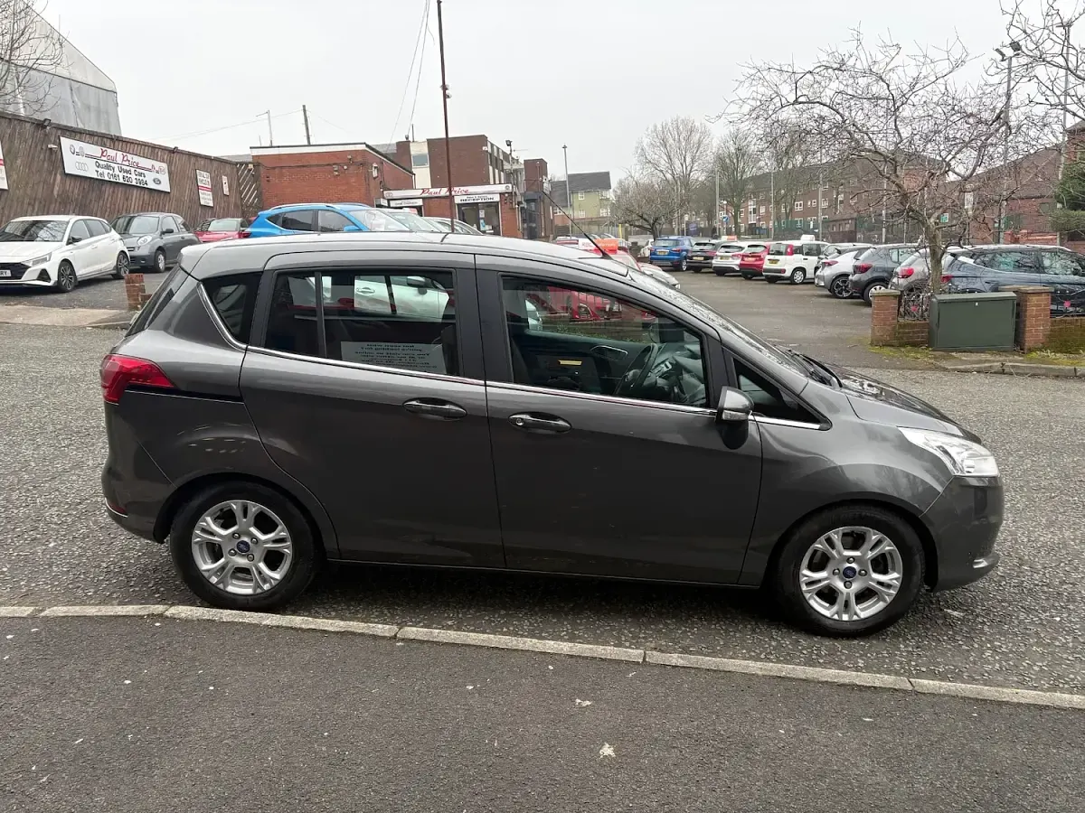 Used Ford B-MAX Zetec 95 HP (69 kW) 2016 Grey MPV