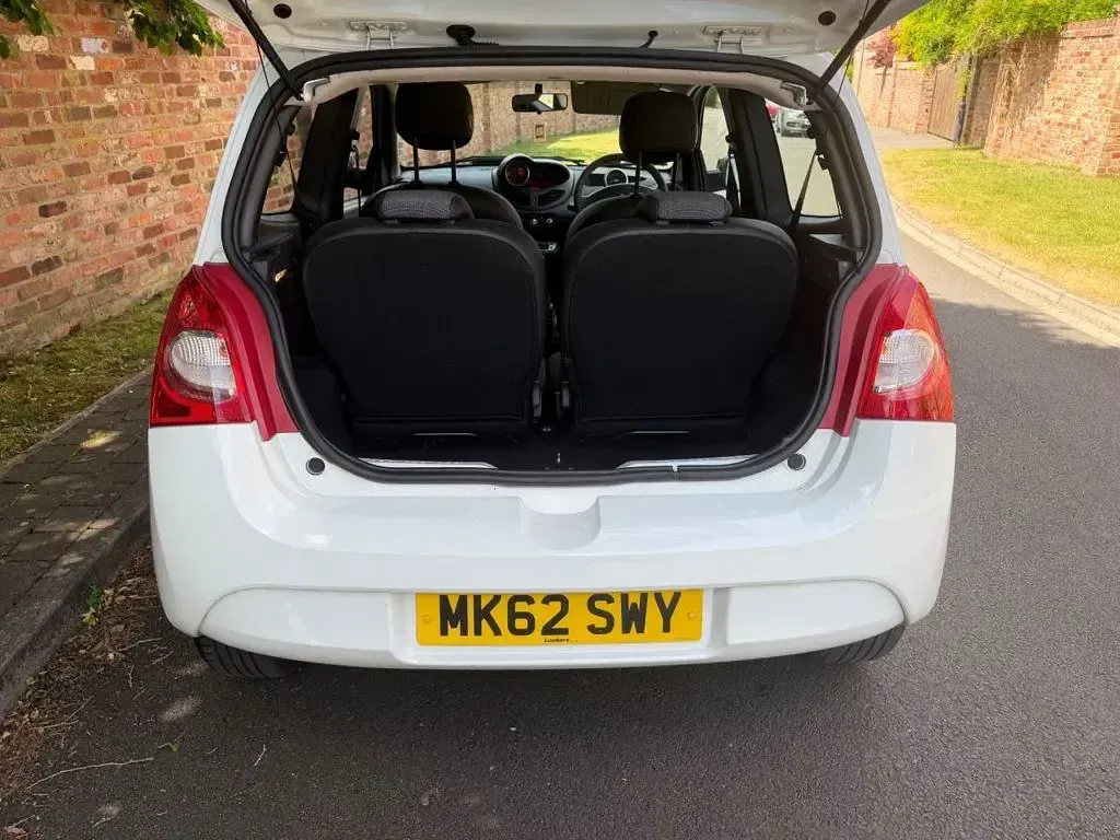 Used Renault Twingo Dynamique 75 HP (55 kW) 2012 White Hatchback