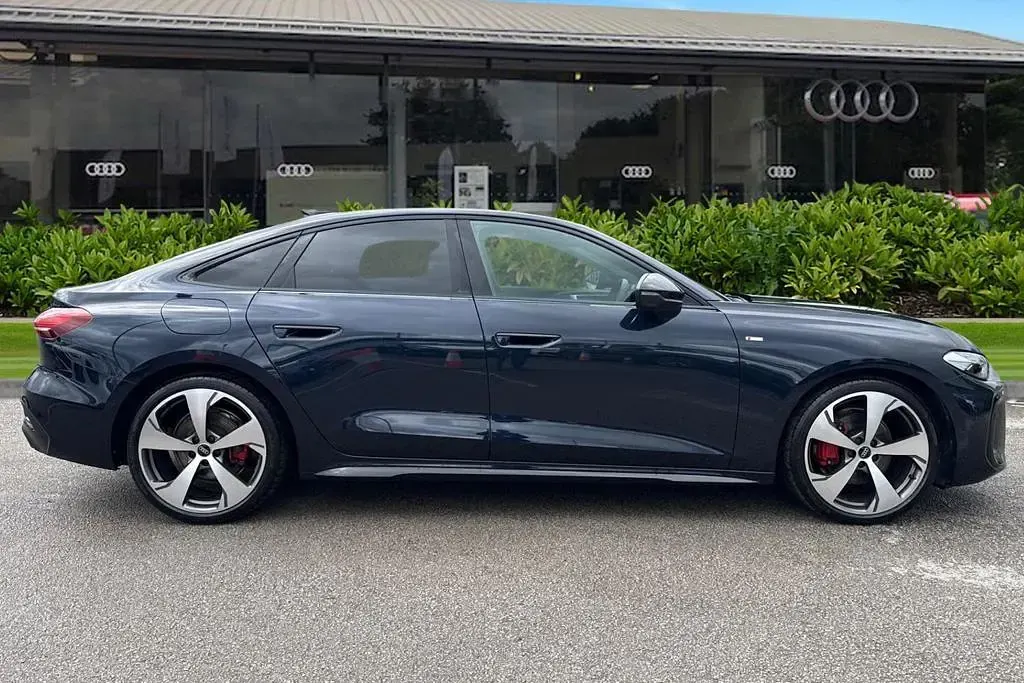 Used Audi A5 Advanced 204 HP (150 kW) 2025 Blue Sedan