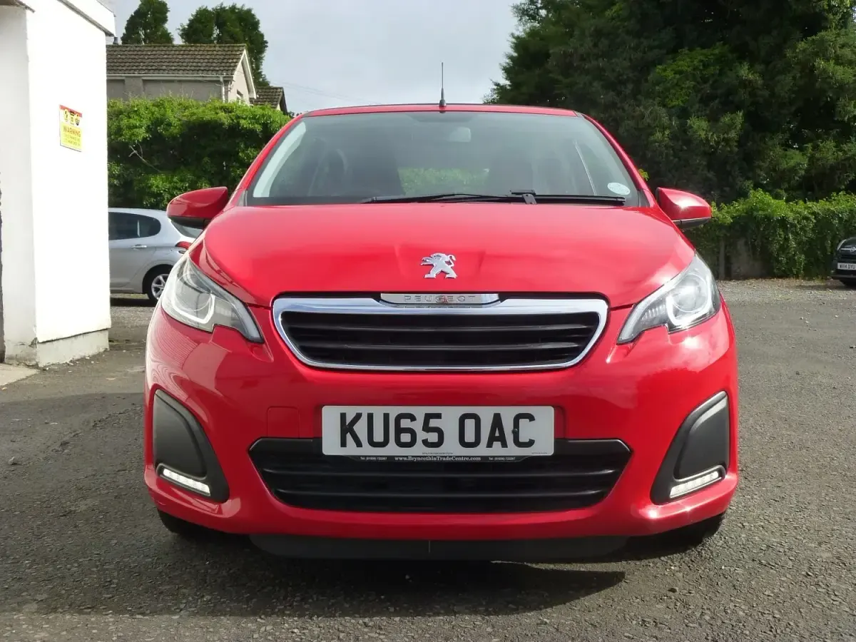 Used Peugeot 108 Active 68 HP (50 kW) 2015 Red Hatchback