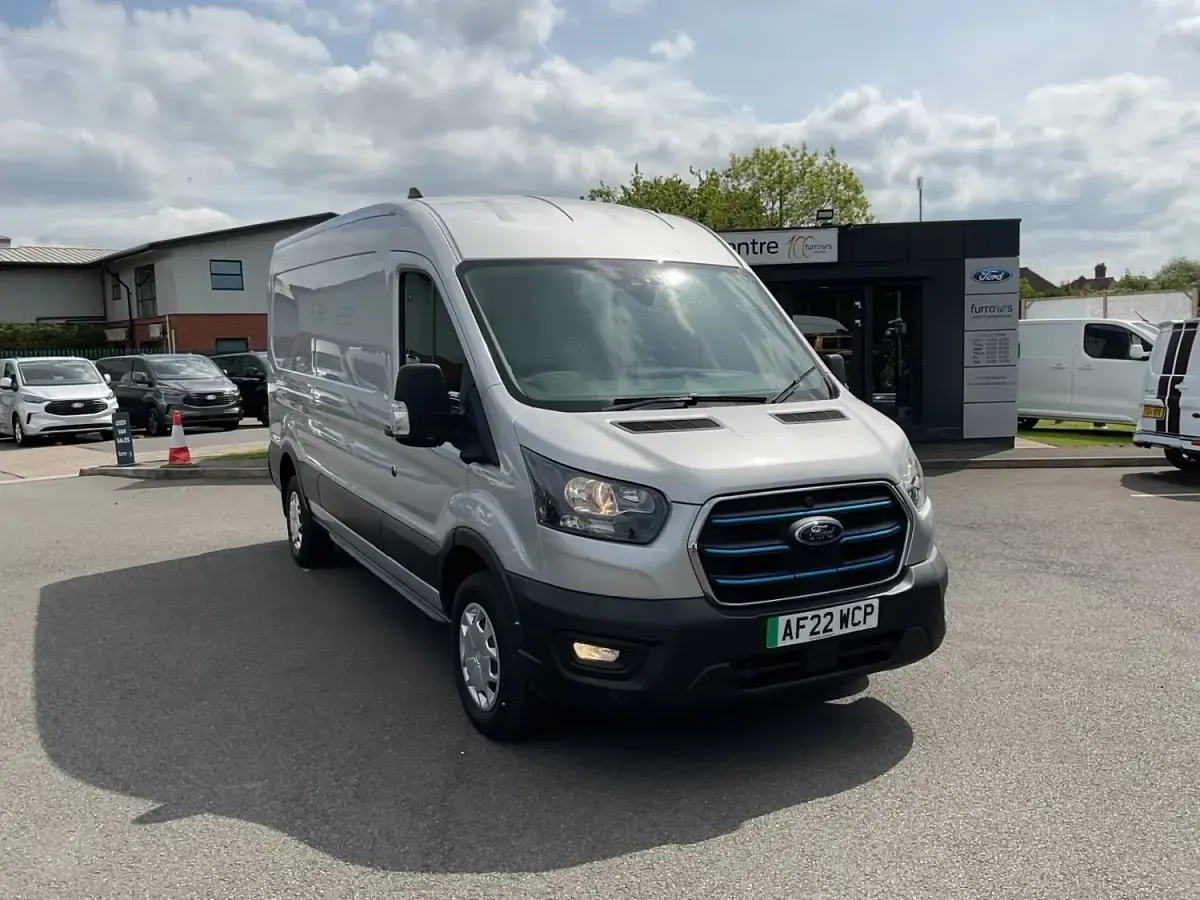 Usado Ford Transit Trend 197 kW (269 HP) 2022 Prateado Van