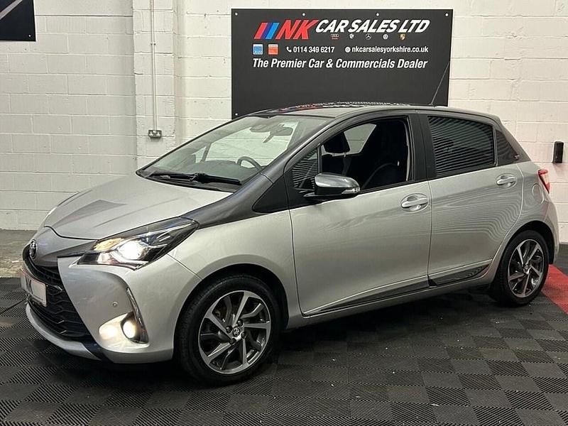 Usado Toyota Yaris 111 HP (81 kW) 2019 Prateado Citadino