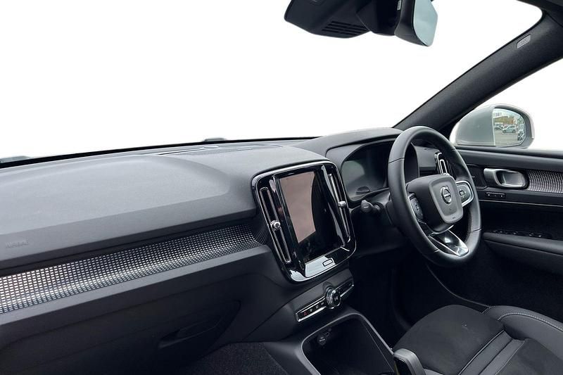 Used Volvo XC40 Ultra 163 HP (119 kW) 2025 Silver dawn SUV