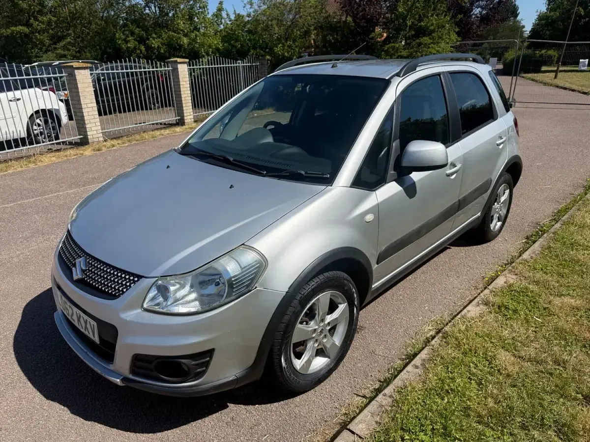 Used Suzuki SX4 SZ5 120 HP (88 kW) 2012 Silver Hatchback