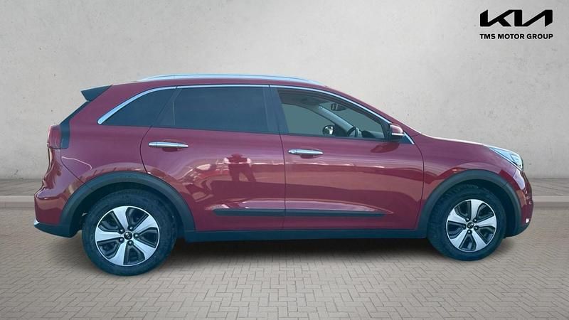 Used Kia Niro 141 HP (103 kW) 2017 Red SUV