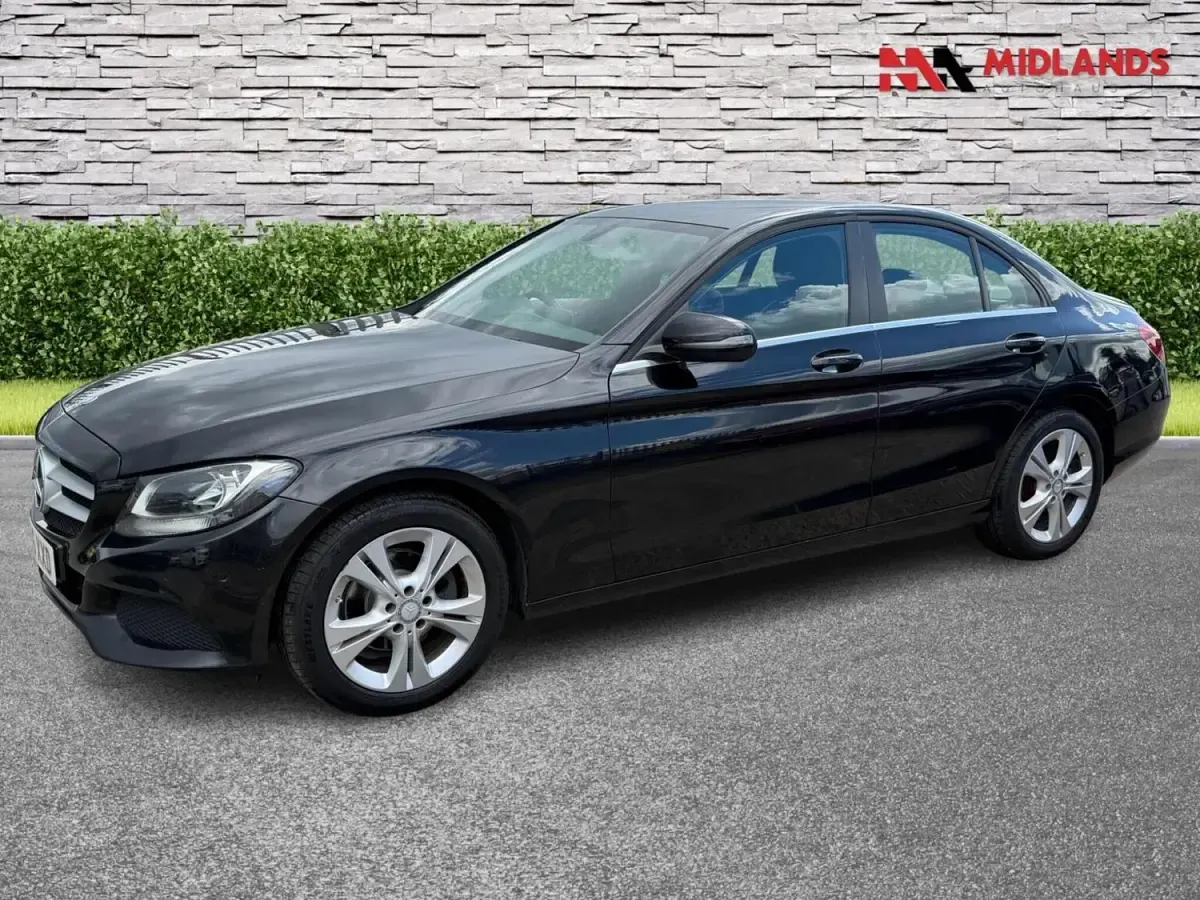 Usado Mercedes C200 Executive 136 CV (100 kW) 2016 Negro Berlina