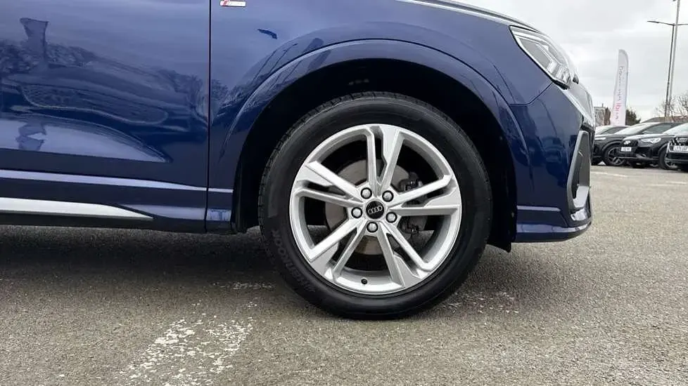 Begagnad Audi Q3 S-Line 150 HK (110 kW) 2025 Blå SUV