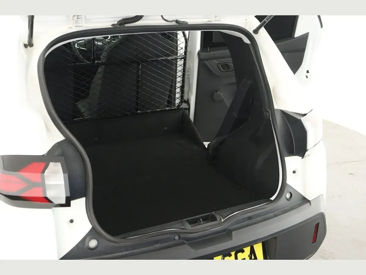 New Dacia Spring Extreme 47 kW (65 HP) 2025 White Hatchback