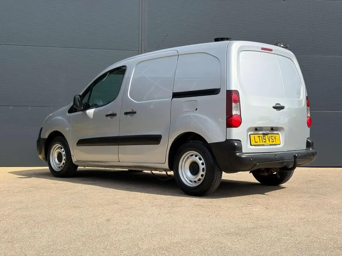 Begagnad Peugeot Partner 2019 Silver Minibuss