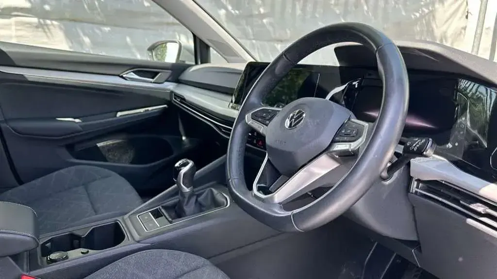 Used VW Golf VIII Life 150 HP (110 kW) 2022 Moonstone grey  Hatchback