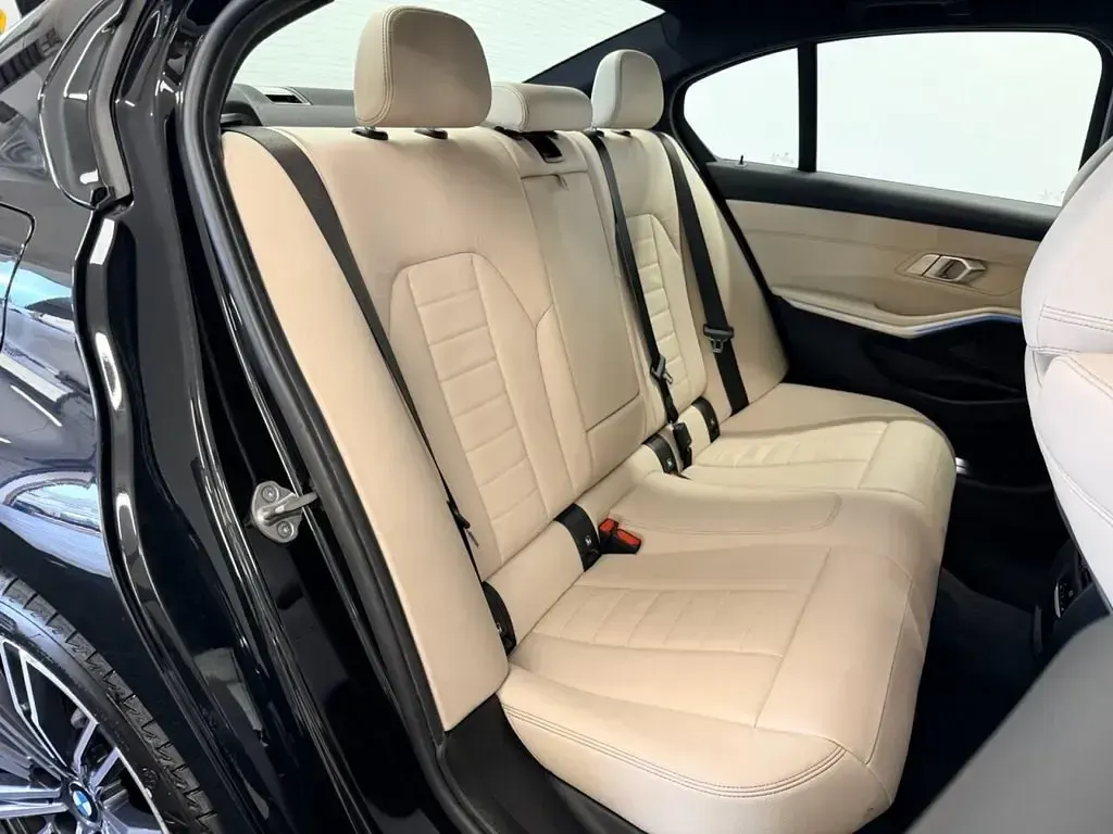 Usado BMW 330e M Sport 292 HP (214 kW) 2019 Preto Sedan