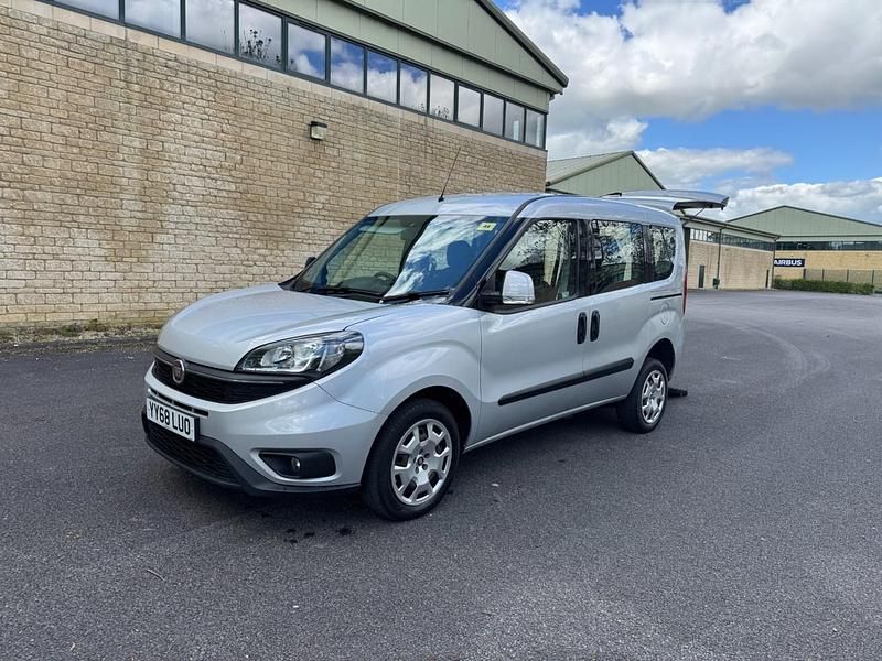 Used Fiat Doblò Easy 95 HP (69 kW) 2018 Silver MPV