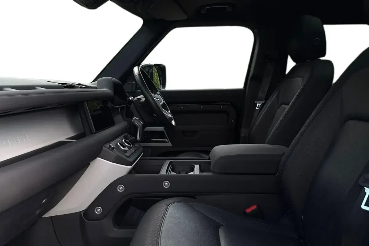 Used Land Rover Defender SE Dynamic 2023 Black SUV