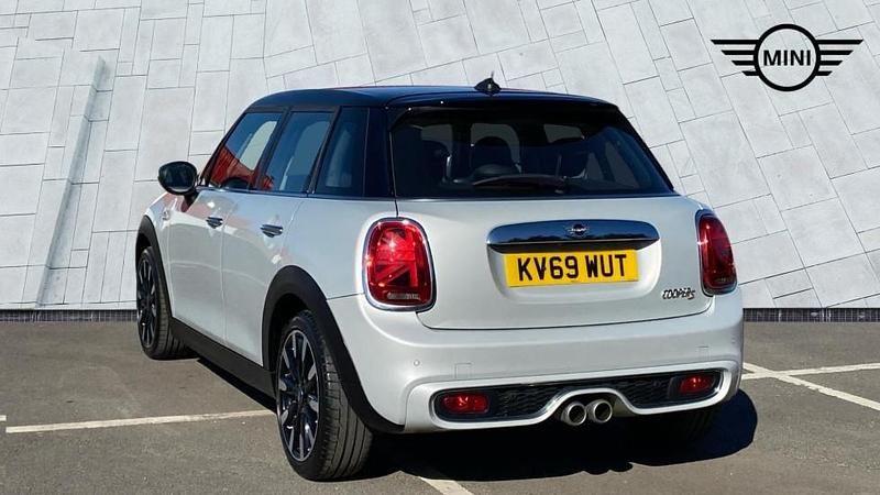Used Mini Cooper S Exclusive 189 HP (139 kW) 2019 Silver Hatchback